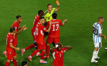 Tranh cãi vụ cầu thủ Thụy Sĩ nhận thẻ đỏ trong trận gặp Argentina ở World Cup 2026