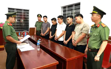 Bắt 5 tài xế nhiều lần chở người nước ngoài nhập cảnh trái phép từ Lào Cai về Hà Nội