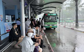 Sau một tháng miễn phí vé, lượng khách xe buýt TP.HCM tăng gần 40%