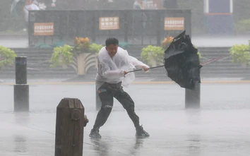 Bão Dolphin đổ bộ vào Trung Quốc gây mưa lớn, hàng trăm nghìn người sơ tán khẩn cấp