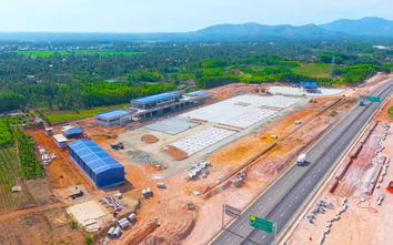 Trạm dừng nghỉ chạy đua về đích trước giờ thu phí 5 cao tốc đoạn Quảng Ngãi - Nha Trang