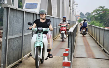 Đồng Nai: Người dân vui mừng khi thông lại tuyến đường dành cho xe máy qua cầu Ghềnh