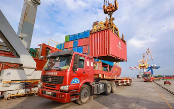 Siết tải trọng từ cảng, bến để bảo vệ đường bộ