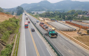 Giải bài toán an toàn trên cao tốc phân kỳ