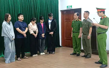 Chủ cơ sở và ba nhân viên bị khởi tố vì lừa dối khách hàng