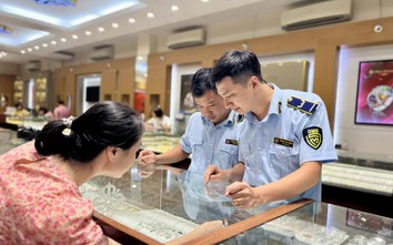 Hà Nội tăng cường kiểm tra, xử lý vi phạm trên thị trường vàng, bạc, ngoại tệ