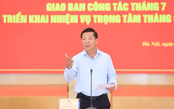 Minister Tran Hong Minh orders all assigned tasks completed on schedule