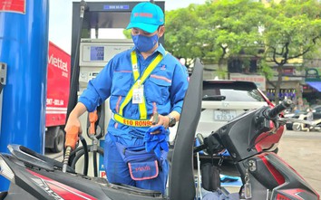 Giá xăng đồng loạt tăng, dầu diesel tăng hơn 1.300 đồng/lít