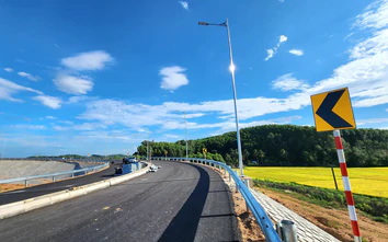 Tăng ca, tăng kíp hoàn thành nút giao cao tốc với KKT Dung Quất trong tháng 9