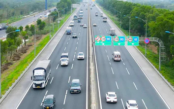 CSGT lái mẫu, hướng dẫn cách đi tại làn vượt xe trên 2 tuyến cao tốc từ chiều 21/8