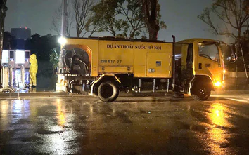 Nguy cơ úng ngập do mưa lớn, Hà Nội huy động sẵn sàng hàng trăm xe hút và bơm di động