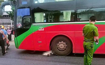 Va chạm với xe khách trên QL1 qua Hà Tĩnh, một phụ nữ đi xe đạp tử vong