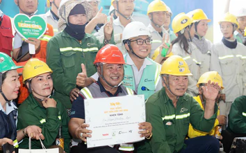 Những nụ cười hạnh phúc trên công trường APEC Phú Quốc