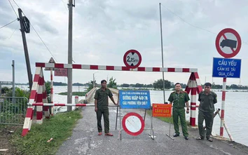 Hà Nội phân luồng giao thông tại loạt điểm ngập sâu sau bão số 4