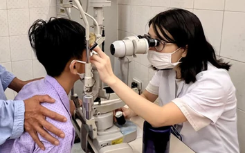 Bất cẩn khi đi câu, bé trai 13 tuổi bất ngờ bị móc câu găm vào mắt