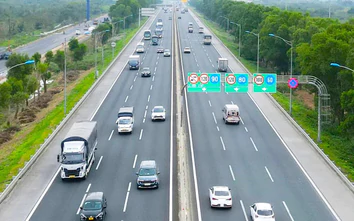 Lái xe trên cao tốc khi đông phương tiện, tài xế không giữ khoảng cách an toàn có bị phạt?