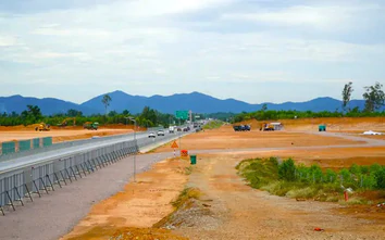Nhiều hạng mục chưa thi công, 2 trạm dừng nghỉ trên cao tốc chậm tiến độ