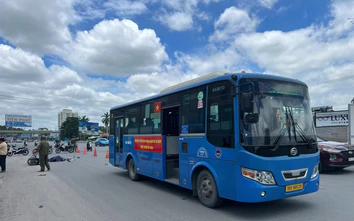 TP.HCM: Xe buýt va chạm xe máy, nam thanh niên tử vong tại chỗ