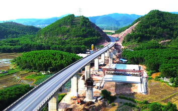 Cảnh bảo tiến độ loạt nhà thầu thi công mở rộng cao tốc Cam Lộ - La Sơn