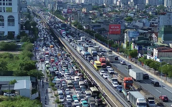 Dòng người ùn ùn rời Thủ đô trước kỳ nghỉ Quốc khánh