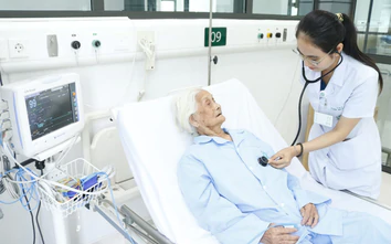 Bệnh viện Bạch Mai kịp thời cứu sống cụ bà gần 100 tuổi