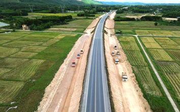 Thi công xuyên lễ 2/9, quyết tâm đưa cao tốc Cam Lộ - La Sơn về đích đúng hẹn