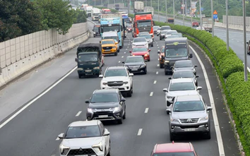 Ngày đầu nghỉ lễ 2/9: Cửa ngõ Hà Nội đông nghẹt, CSGT căng mình phân luồng