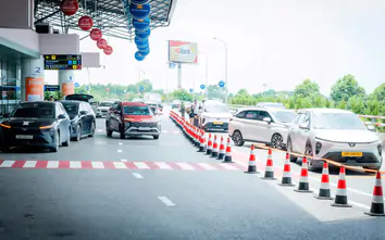 Hướng dẫn xuyên suốt để phương tiện làm quen phân luồng giao thông mới tại Nội Bài