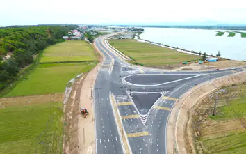 Toàn cảnh cầu và đường ven biển hơn 2.000 tỷ đồng ở Huế trước ngày hoàn thành