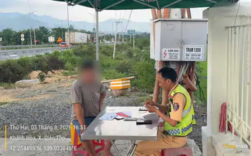Xử lý tài xế vi phạm thời gian lái xe đầu kéo trên cao tốc Nha Trang - Cam Lâm