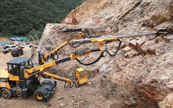 Những mũi khoan đầu tiên xuyên núi Hoàng Liên kết nối Lai Châu - Lào Cai