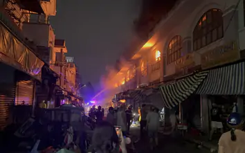 Đồng Nai: Chợ Biên Hòa bùng cháy dữ dội trong đêm