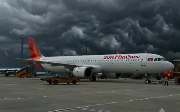 Mưa dông diện rộng gây xáo trộn hoạt động bay tại nhiều cảng hàng không phía Bắc