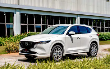 Xe gầm cao hạng C đua giảm giá trước tháng Ngâu