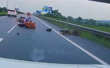 Bốn xe máy va chạm trên cao tốc Hà Nội - Bắc Giang, tài xế thoát nạn trong gang tấc