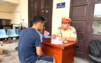 Nam thanh niên ở Quảng Ninh nhận cái kết đắng khi chạy xe buông hai tay