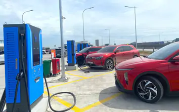 Bộ Xây dựng đôn đốc phủ kín trạm sạc điện trên cao tốc Bắc - Nam