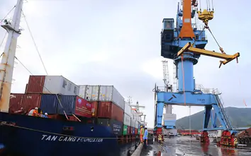 Áp thấp nhiệt đới mạnh lên trên Biển Đông, khẩn cấp cảnh báo tàu thuyền