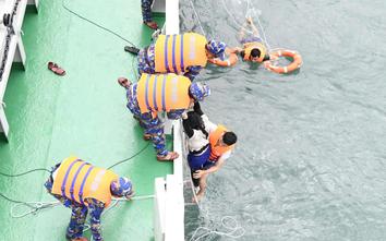 Vụ 4 người bị sóng cuốn ở Đà Nẵng: Tìm thấy một nạn nhân cách nơi gặp nạn 2 hải lý