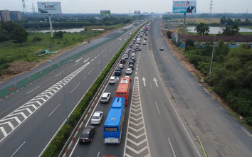 Người dân kết thúc kỳ nghỉ sớm, cao tốc hướng về TP.HCM xảy ra ùn tắc