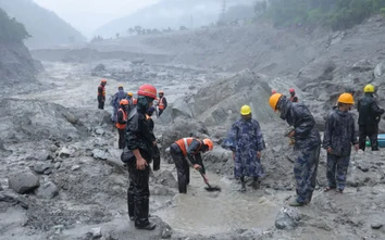 Gần một tuần sau trận lũ Himalaya: 1.000 người thiệt mạng, công tác khắc phục gặp khó