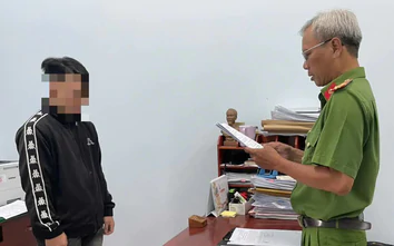Hai thiếu niên đánh, dùng dao đâm nhóm người sau va chạm giao thông