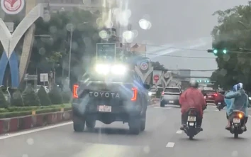 Nghệ An: Từ phản ánh qua VNeTraffic, lái xe bán tải lắp thêm đèn bị phạt, trừ điểm GPLX