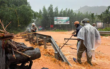 Nhiều đoạn đường ở phía tây TP Huế tiếp tục sạt lở taluy, ngập cục bộ