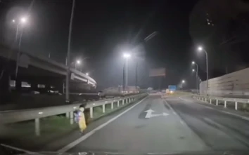 Bé trai đi lạc trên đường dẫn cao tốc Bến Lức - Long Thành