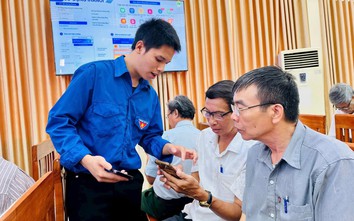 Người cao tuổi thủ đô không đứng ngoài hành trình chuyển đổi số