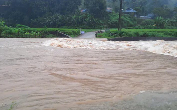 Mưa lớn gây ngập, sạt lở nhiều tuyến đường ở Thanh Hóa