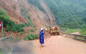 Khẩn trương khắc phục các vị trí sạt lở, hư hỏng trên các tuyến đường Quảng Trị do mưa lũ