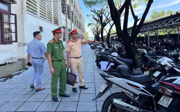 CSGT Đà Nẵng kiểm tra bãi giữ xe quanh trường học, hướng dẫn học sinh lái xe an toàn