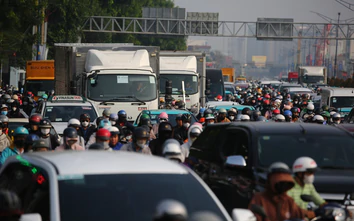 Cửa ngõ Tây Bắc TP.HCM ùn ứ vì công trường thi công ga ngầm metro Bến Thành - Tham Lương